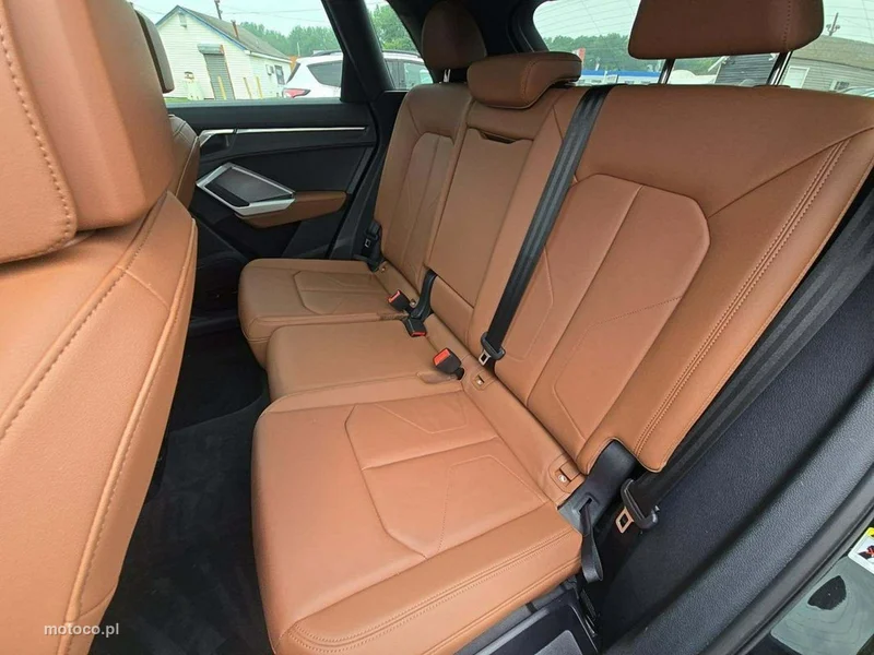Audi Q3 F3 8