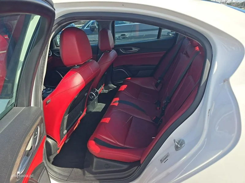 Alfa Romeo Giulia 9
