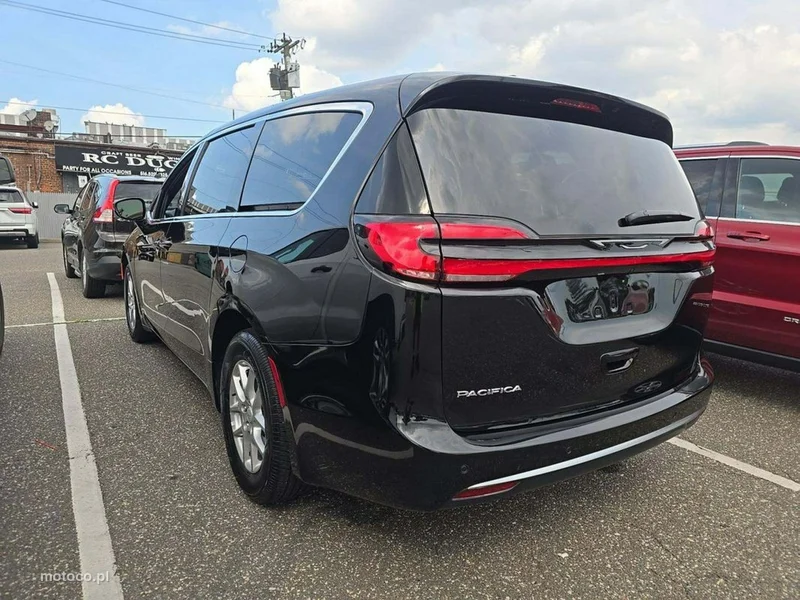 Chrysler Pacifica 3