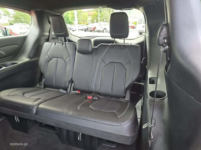 Chrysler Pacifica 8