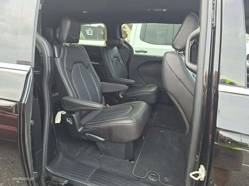 Chrysler Pacifica 10