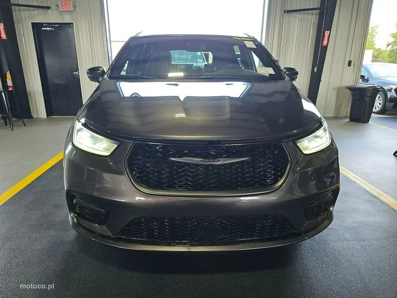 Chrysler Pacifica 2