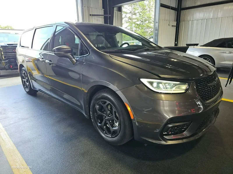 Chrysler Pacifica 3
