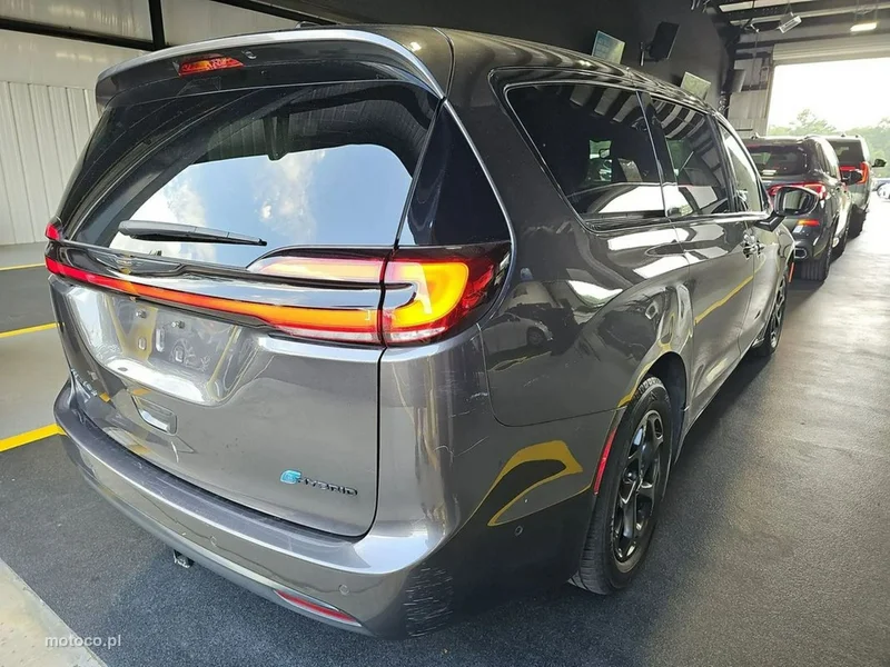 Chrysler Pacifica 4