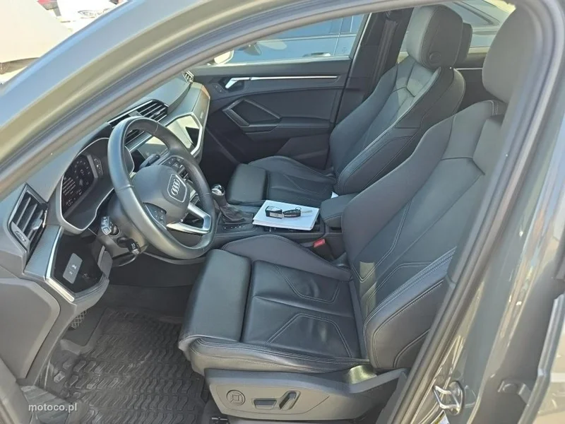 Audi Q3 F3 8