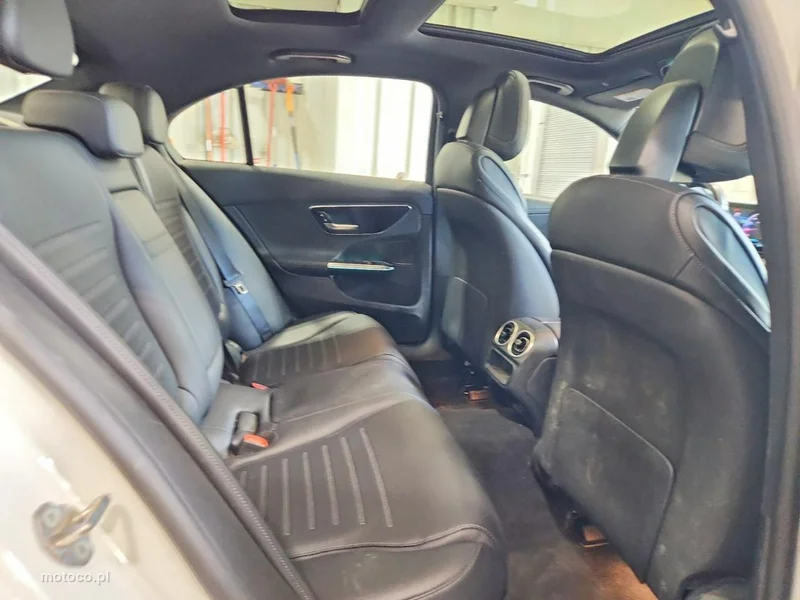 Mercedes-Benz Klasa C W206 C 300 10