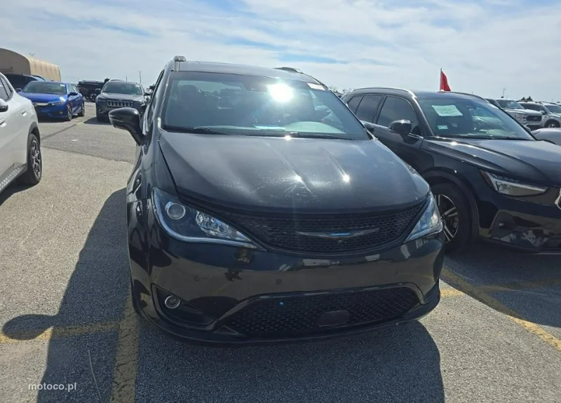 Chrysler Pacifica 2