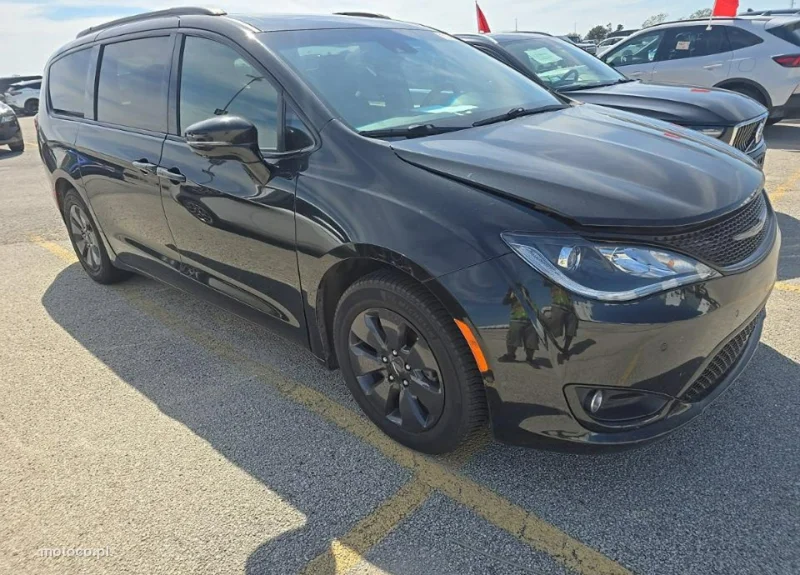 Chrysler Pacifica 3