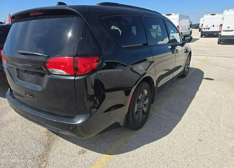 Chrysler Pacifica 4