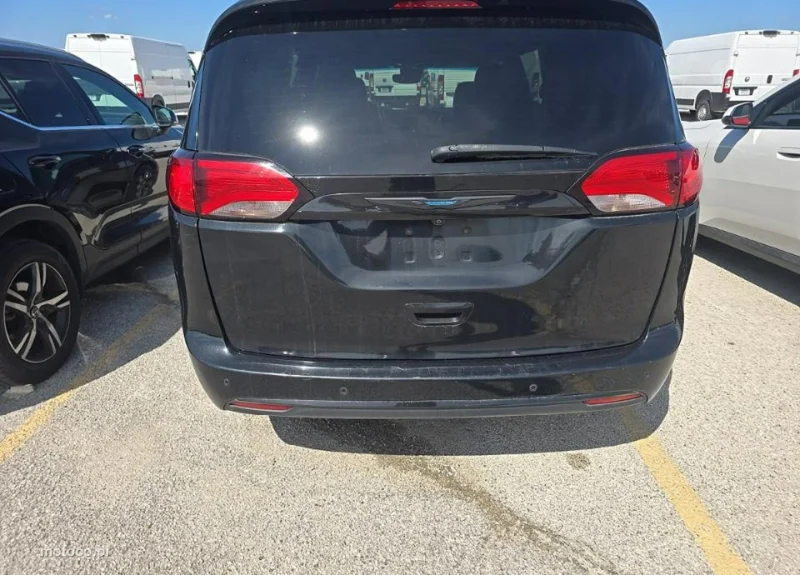 Chrysler Pacifica 5
