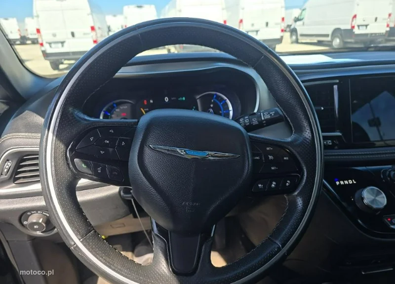 Chrysler Pacifica 8