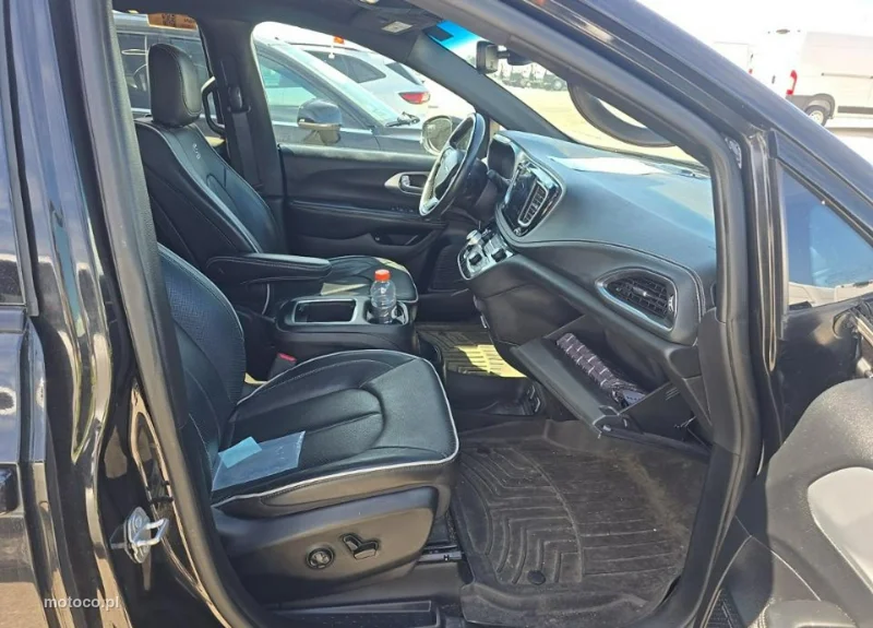 Chrysler Pacifica 10