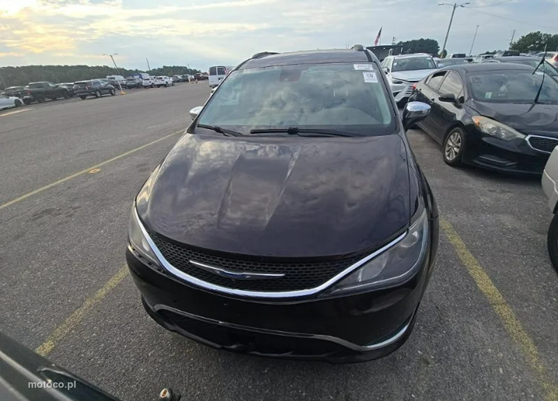 Chrysler Pacifica 3