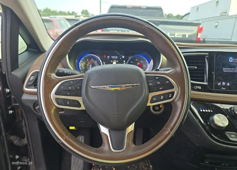 Chrysler Pacifica 8