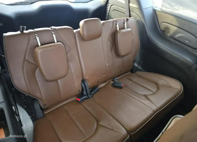 Chrysler Pacifica 9