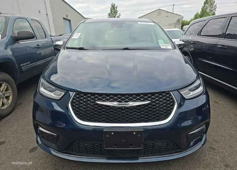 Chrysler Pacifica 2