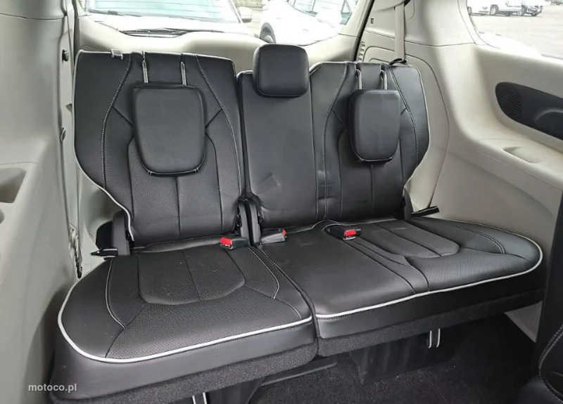 Chrysler Pacifica 12
