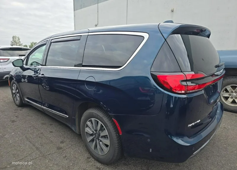 Chrysler Pacifica 5