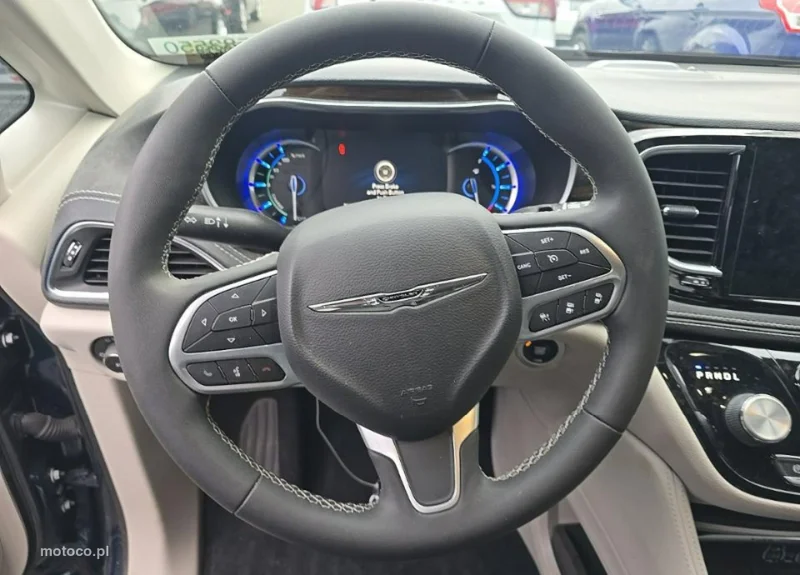 Chrysler Pacifica 8