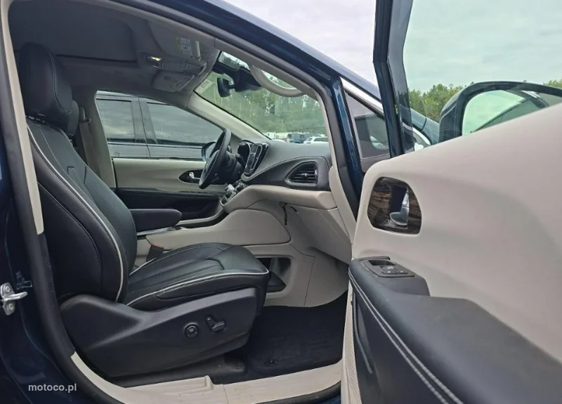 Chrysler Pacifica 10