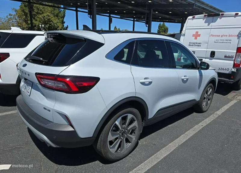 Ford Escape 4