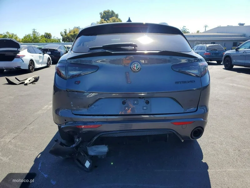 Alfa Romeo Stelvio 6