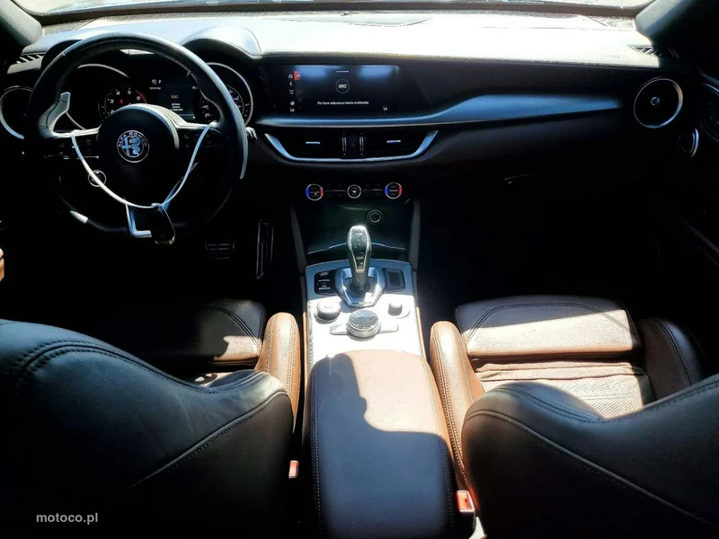 Alfa Romeo Stelvio 8