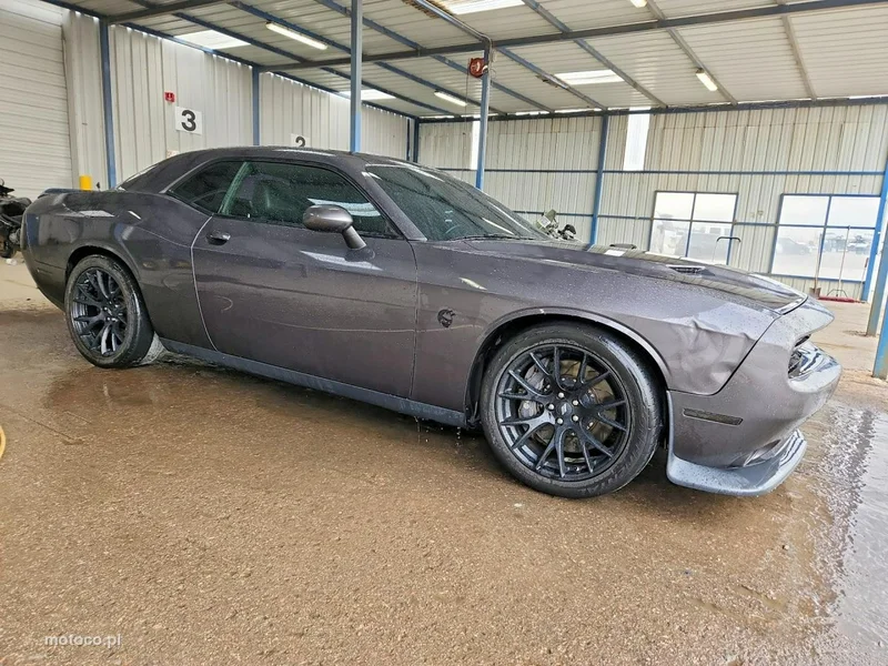 Dodge Challenger 4