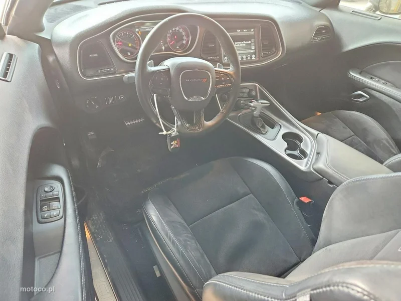 Dodge Challenger 8
