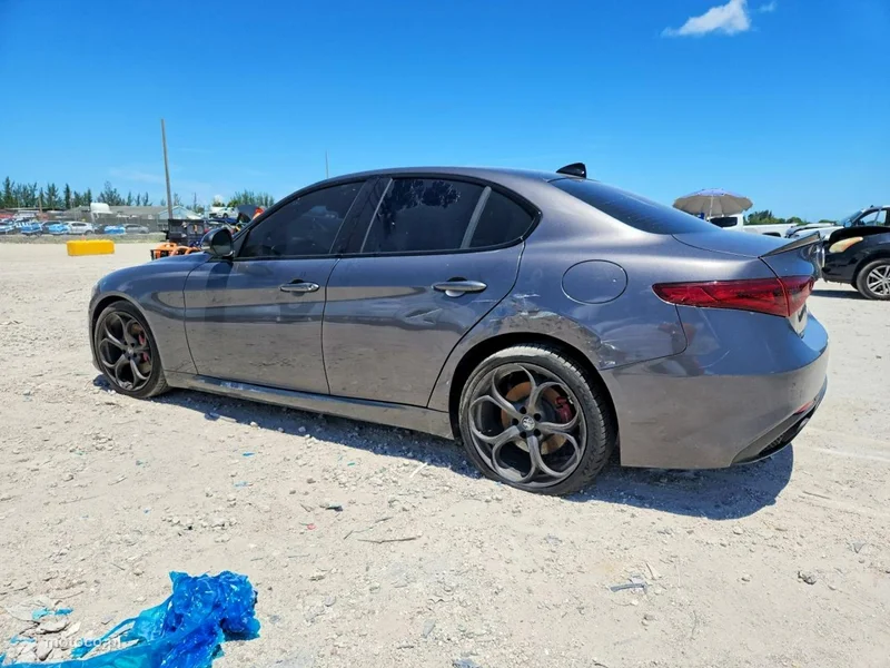 Alfa Romeo Giulia 5