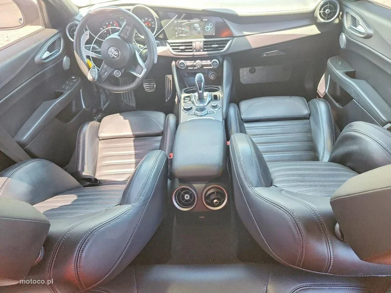 Alfa Romeo Giulia 8
