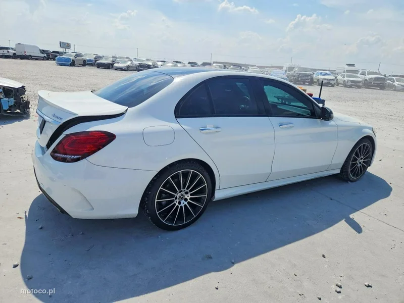 Mercedes-Benz Klasa C W205 C 300 4