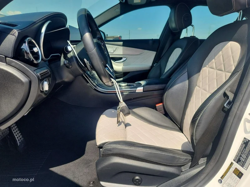 Mercedes-Benz Klasa C W205 C 300 7