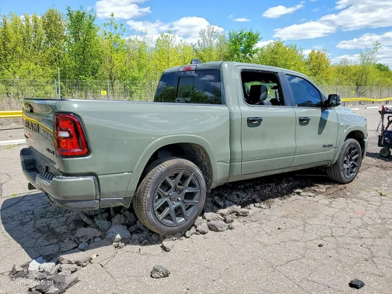 RAM 1500 4