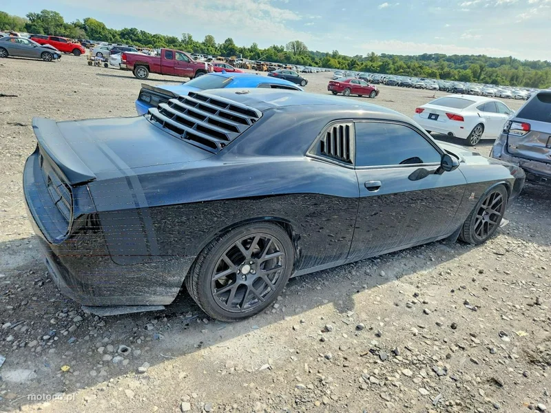 Dodge Challenger 4