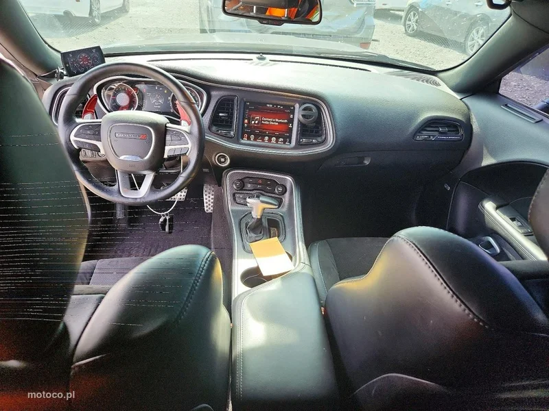 Dodge Challenger 8