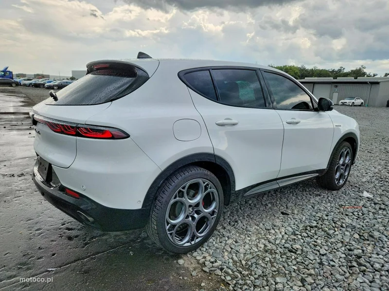 Alfa Romeo Tonale 4