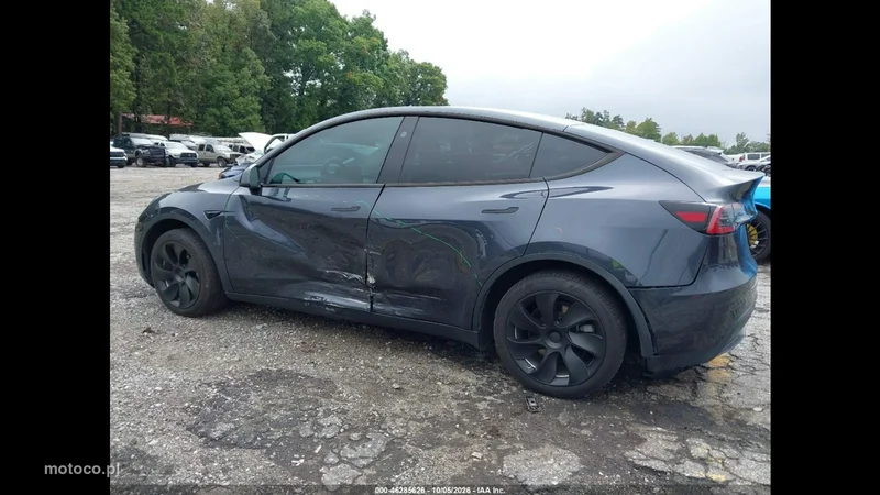 Tesla Y 5