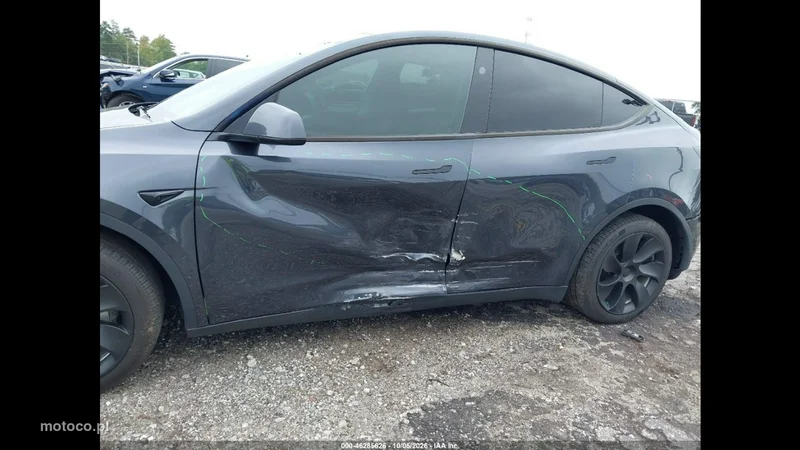 Tesla Y 7