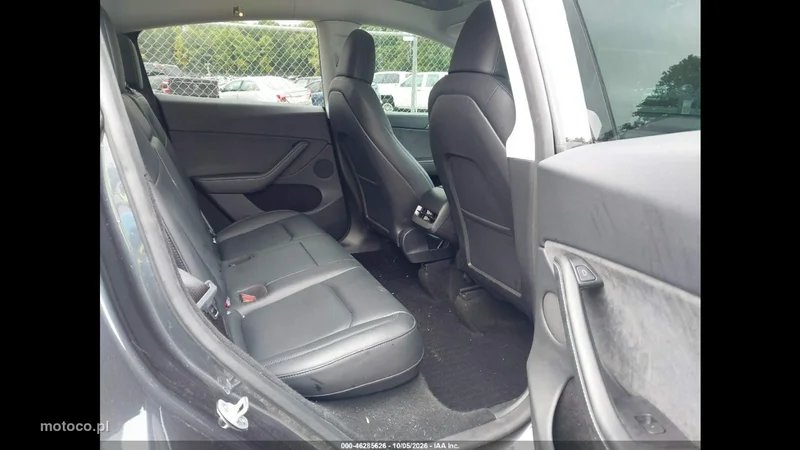 Tesla Y 10