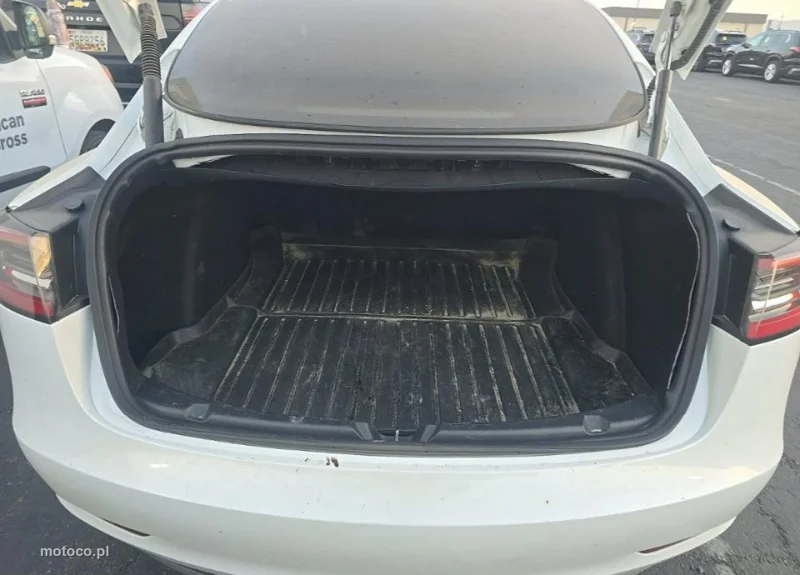 Tesla Model 3 11