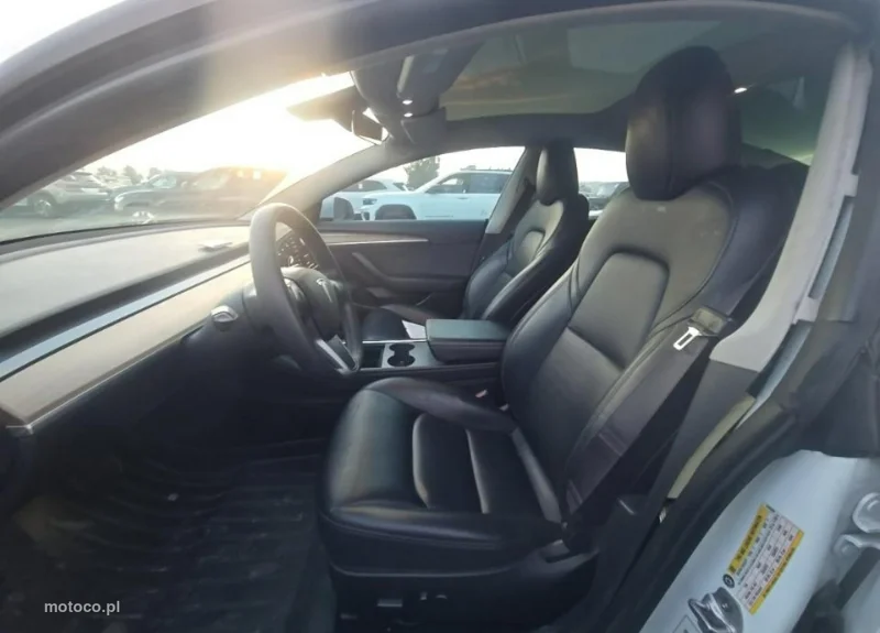 Tesla Model 3 7