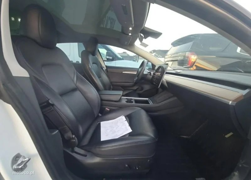 Tesla Model 3 8
