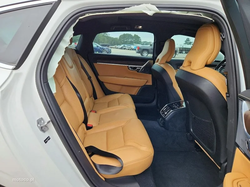 Volvo S90 10