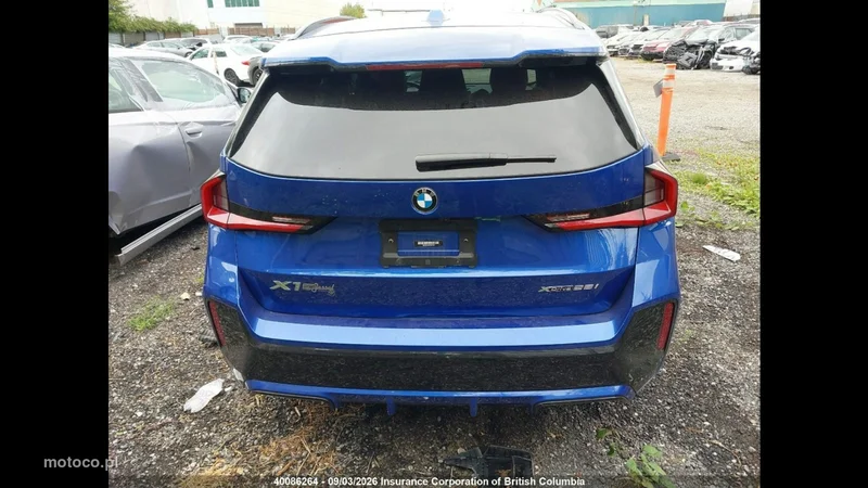 BMW X1 U11 8