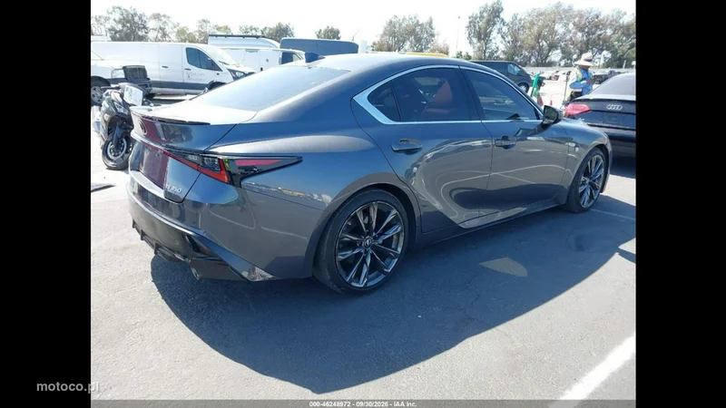 Lexus IS 4