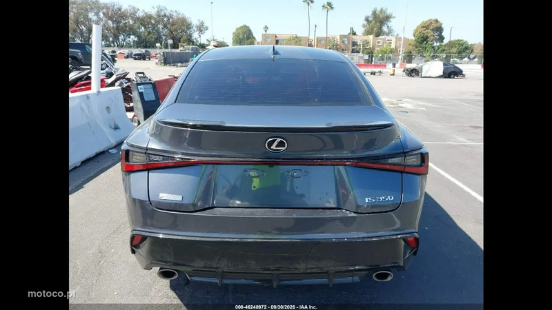 Lexus IS 8