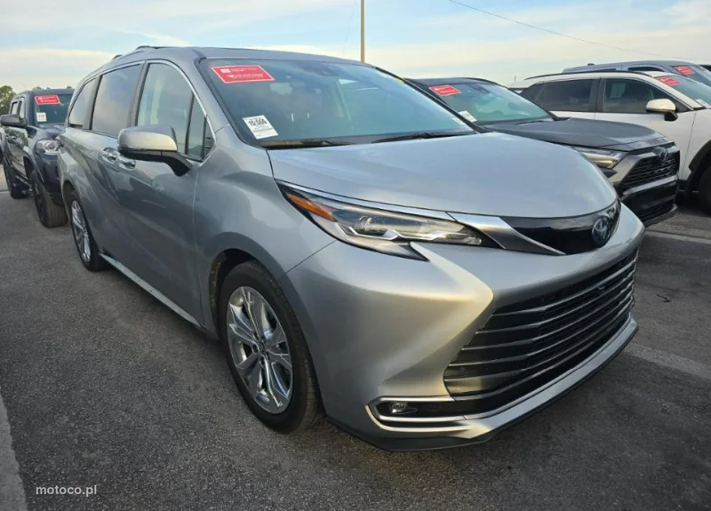 Toyota Sienna 2