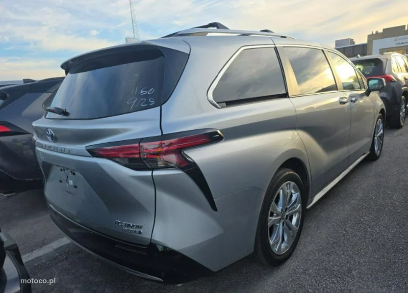 Toyota Sienna 3