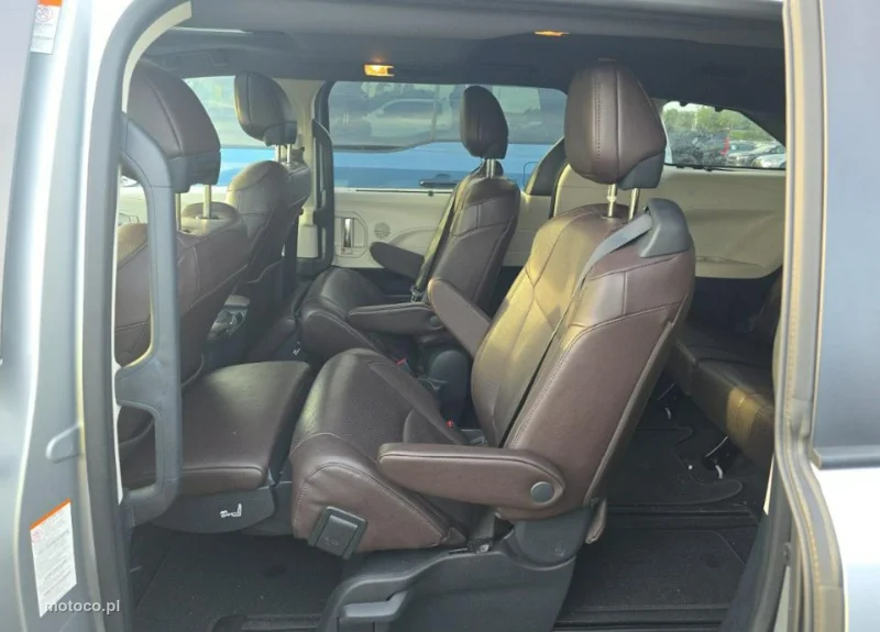Toyota Sienna 10